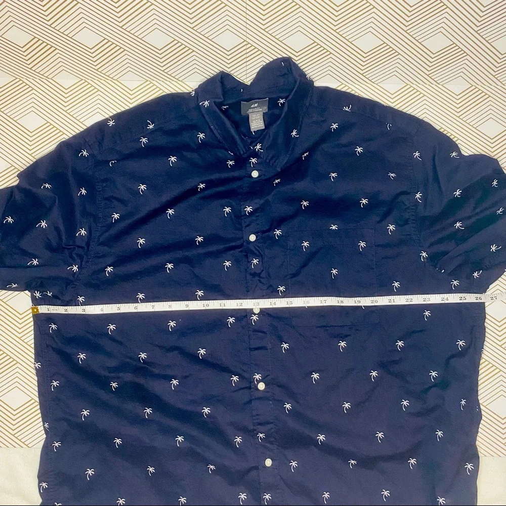 H&M Navy with Palm Trees Men's short sleeve button up shirt - Picture 5 of 7